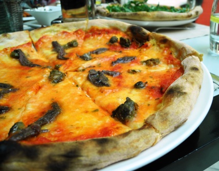 Emporio Armani Caffe's Napoli pizza