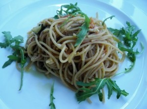 Spaghetti with crab and rocket