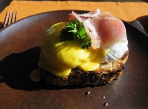 Eggs benedict